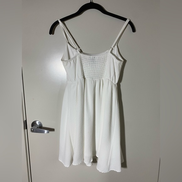 White sleeveless dress - Picture 3 of 3
